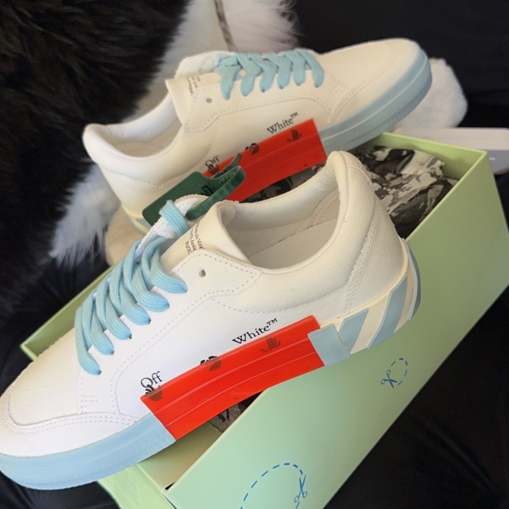 Brand New Off-white Sneakers. Size 40.